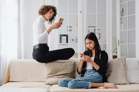 ‘Addictive Use’ of Phones Poses Greater Mental Health Risk Than Screen Time for Teens, Study